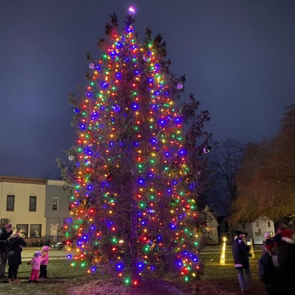Featured image of 9th Annual Johnson Creek Christmas Tree Lighting Set for November 30